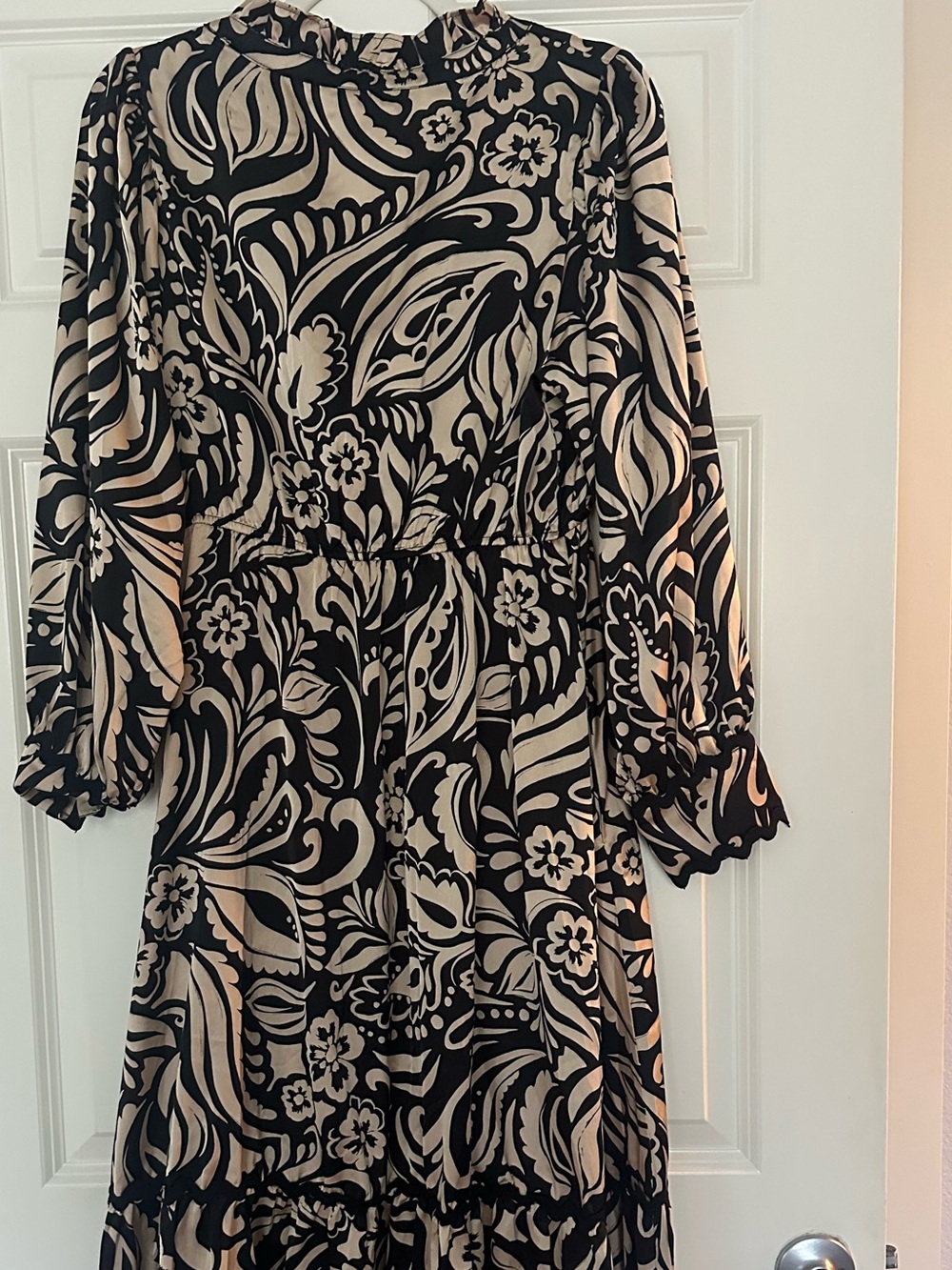 JODIFL Black and Beige Floral Long Sleeve Tiered Maxi Dress
